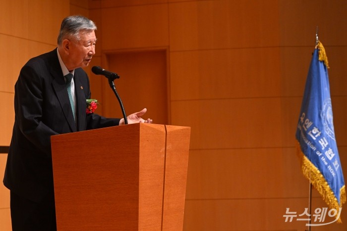 이중근 부영그룹회장 겸 대한노인회장이 12일 오전 서울 중구 부영태평빌딩에서 열린 제13대 UN한국협회 회장 이·취임식에서 취임사를 하고 있다. 사진=강민석 기자 kms@newsway.co.kr
