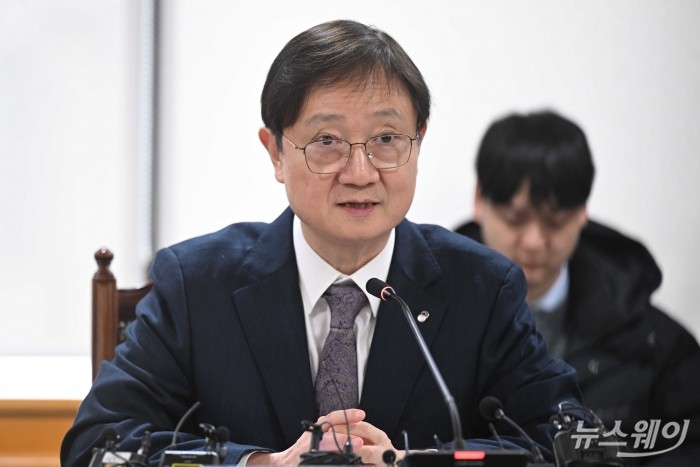 이찬진 금융감독원장이 12일 오후 서울 중구 은행연합회에서 열린 은행장 간담회에서 모두발언을 하고 있다. 사진=강민석 기자 kms@newsway.co.kr