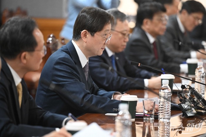 이찬진 금융감독원장이 12일 오후 서울 중구 은행연합회에서 열린 은행장 간담회에서 모두발언을 하고 있다. 사진=강민석 기자 kms@newsway.co.kr