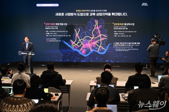 오세훈 서울시장이 19일 오전 서울 중구 서울시청 서울갤러리에서 열린 '다시 강북전성시대 2.0 기자설명회'에서 발표를 하고 있다. 사진=강민석 기자 kms@newsway.co.kr