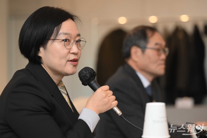 한성숙 중소벤처기업부 장관이 23일 오전 서울 용산구 피스앤파크컨벤션에서 열린 방산 스타트업 육성 협약식에서 모두발언을 하고 있다. 사진=강민석 기자 kms@newsway.co.kr