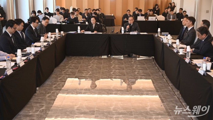 이용철 방사청장이 23일 오전 서울 용산구 피스앤파크컨벤션에서 열린 방산 스타트업 육성 협약식에서 환영사를 하고 있다. 사진=강민석 기자 kms@newsway.co.kr