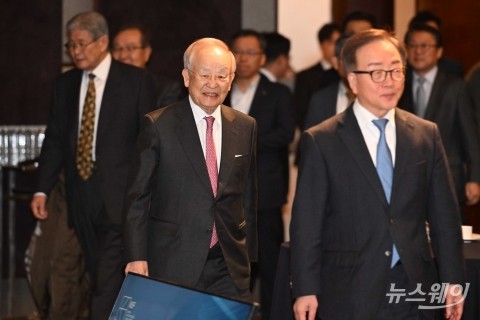 미소 머금고 '제57회 정기총회' 향하는 손경식 경총 회장