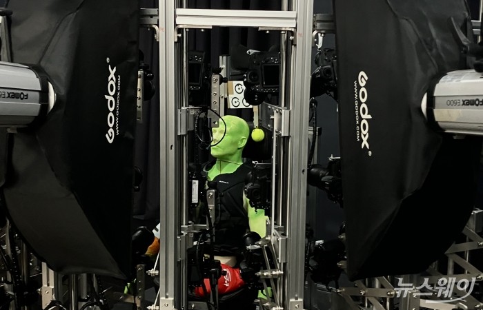 펄어비스 홈 원 3D 스캔 스튜디오 내 페이셜 스캔. 사진=김세현 기자