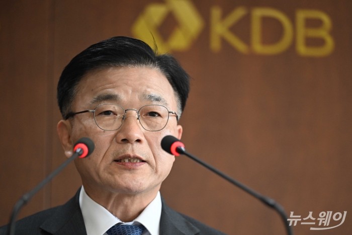 박상진 한국산업은행 회장이 25일 오후 서울 여의도 한국산업은행 본점에서 열린 기자간담회에서 모두발언을 하고 있다. 사진=강민석 기자 kms@newsway.co.kr