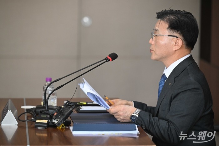 박상진 한국산업은행 회장이 25일 오후 서울 여의도 한국산업은행 본점에서 열린 기자간담회에서 모두발언을 하고 있다. 사진=강민석 기자 kms@newsway.co.kr