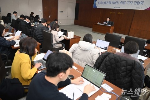 '글로벌 패러다임 변화와 현 상황 인식' 발표하는 박상진 산은 회장