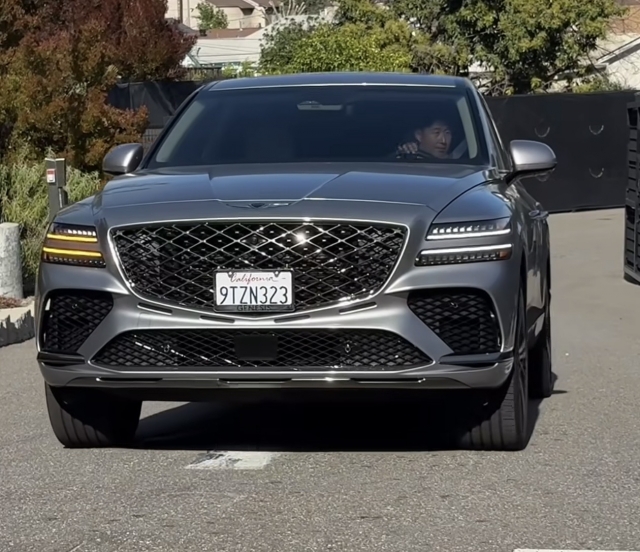 "손흥민·이병헌·RM까지"···잇따른 월드스타 샤라웃에 정의선 회장 '싱글벙글'