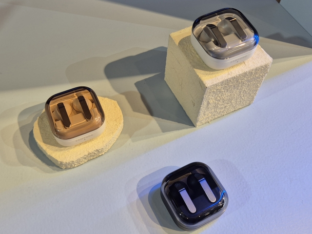 "고개만 끄덕이면 통화 OK"···갤럭시 버즈4, 섬세한 변신