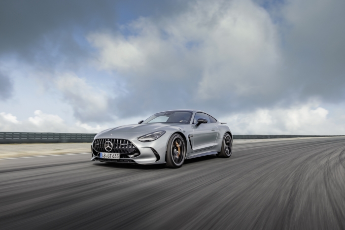 2026 대한민국 올해의 차 시상식에서 올해의 퍼포먼스에 선정된_메르세데스-AMG GT. 사진=메르세데스-벤츠 제공