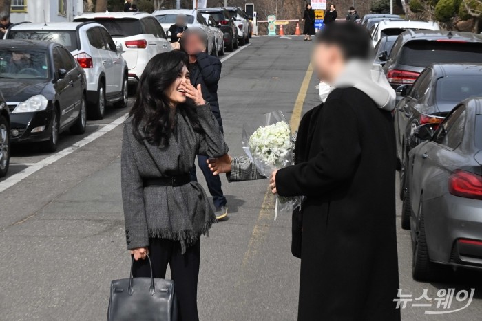 이부진 호텔신라 대표이사 사장 겸 두을장학재단 이사장이 26일 오후 서울 관악구 서울대학교 2026학년도 입학식을 찾아 아들 임동현 군의 입학을 축하하며 미소를 짓고 있다. 사진=강민석 기자 kms@newsway.co.kr