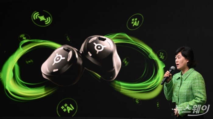 이윤경 소노바코리아 대표이사가 27일 오후 서울 중구 동대문디자인플라자(DDP)에서 열린 2026 포낙보청기 기자간담회에서 환영사를 하고 있다. 사진=강민석 기자 kms@newsway.co.kr