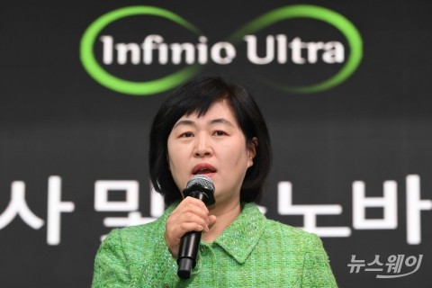 환영사 밝히는 이윤경 소노바코리아 대표