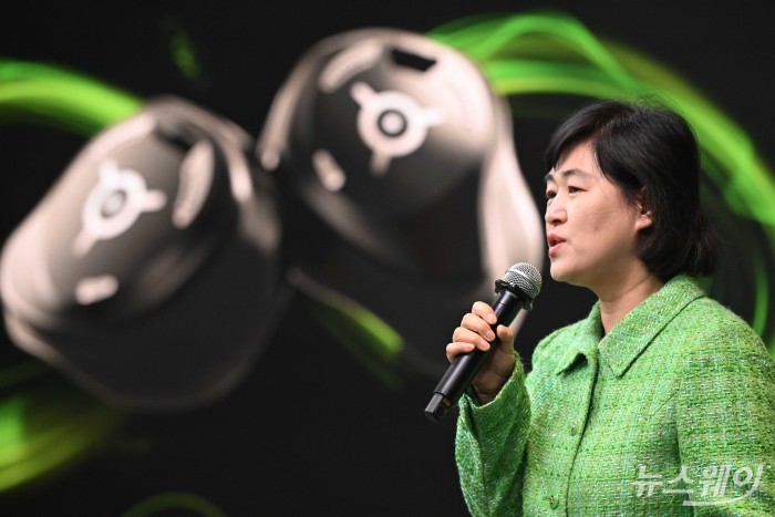 이윤경 소노바코리아 대표이사가 27일 오후 서울 중구 동대문디자인플라자(DDP)에서 열린 2026 포낙보청기 기자간담회에서 환영사를 하고 있다. 사진=강민석 기자 kms@newsway.co.kr
