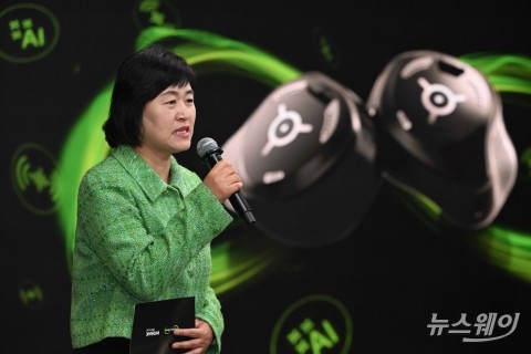 '비르토 인피니오 R' 신제품 소개하는 이윤경 소노바코리아 대표