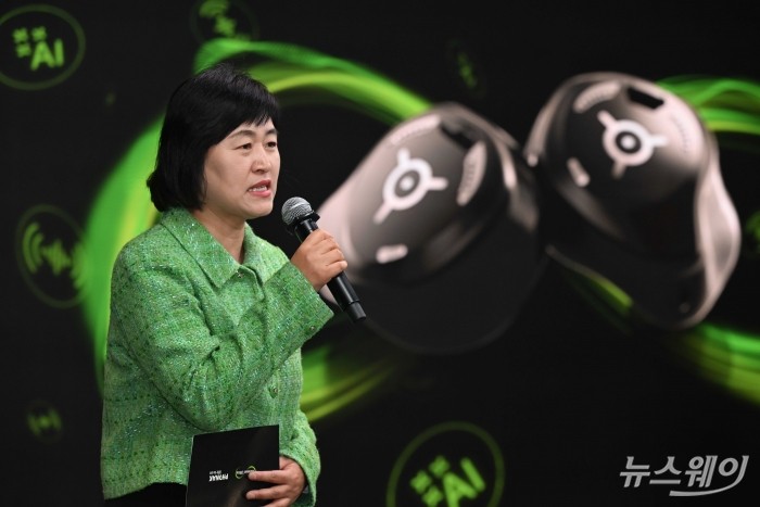 이윤경 소노바코리아 대표이사가 27일 오후 서울 중구 동대문디자인플라자(DDP)에서 열린 2026 포낙보청기 기자간담회에서 환영사를 하고 있다. 사진=강민석 기자 kms@newsway.co.kr