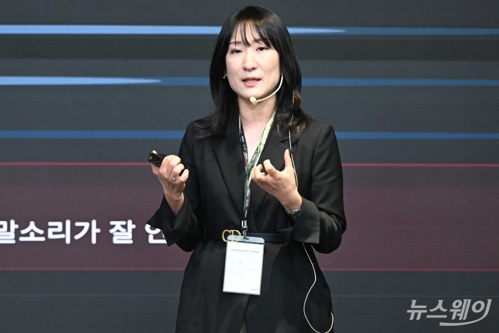 천성미 소노바코리아 팀장이 27일 오후 서울 중구 동대문디자인플라자(DDP)에서 열린 2026 포낙보청기 기자간담회에서 발표를 하고 있다. 사진=강민석 기자 kms@newsway.co.kr