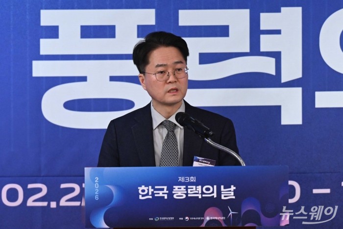 심진수 기후에너지환경부 재생에너지정책국장이 27일 오후 서울 중구 롯데호텔에서 열린 제3회 한국풍력의 날에서 축사를 하고 있다.. 사진=강민석 기자 kms@newsway.co.kr