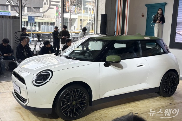 디올 일렉트릭 미니 쿠퍼 SE 폴스미스 에디션. 사진=황예인 기자