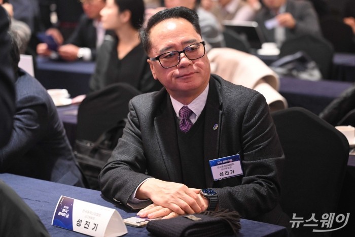 성진기 한국풍력산업협회 상근부회장이 27일 오후 서울 중구 롯데호텔에서 열린 제3회 한국풍력의 날에 참석해 자리하고 있다. 사진=강민석 기자 kms@newsway.co.kr