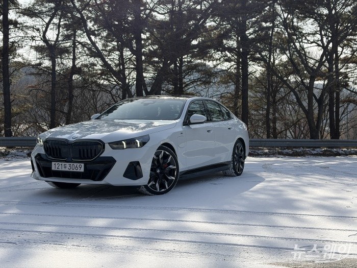 BMW 550e x드라이브. 사진=권지용 기자
