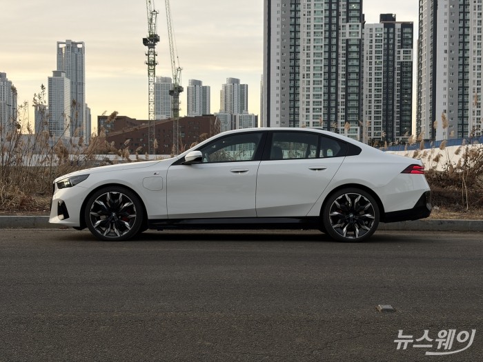 BMW 550e x드라이브. 사진=권지용 기자