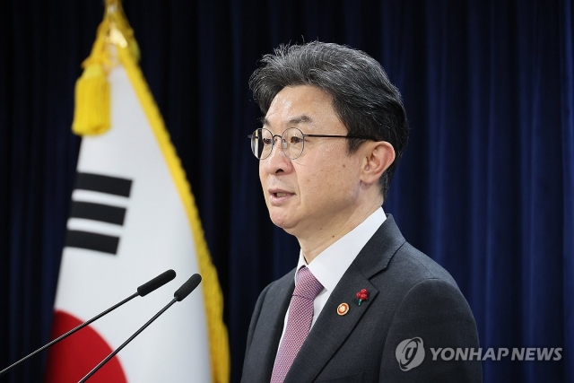 이억원 금융위원장, 중동발 금융불안 선제 대응···"100조+α 시장안정 프로그램 가동"