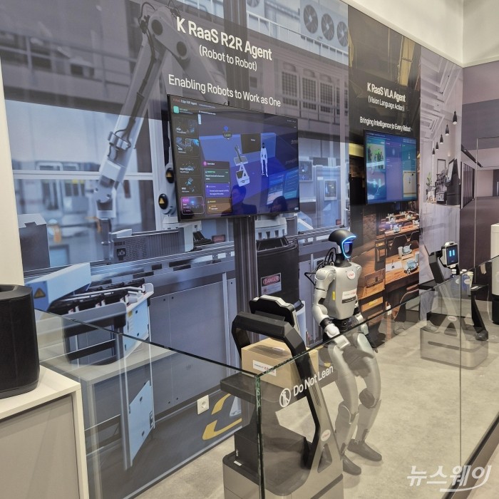 MWC26 KT 전시관에서 소개된 로봇 'K RaaS'(KT Robot as a Service). 사진=유선희 기자