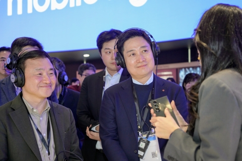 LGU+ 홍범식, 갤럭시 버즈4 쓰더니 "딸 사줘야겠다"