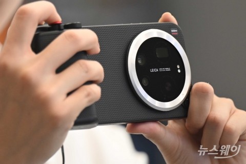 '삼성전자'에 도전장 던진 '샤오미'···17 울트라 시리즈 출시