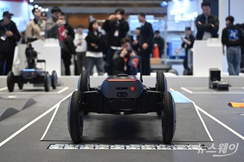 현대차그룹, 차세대 이동형 로봇 플랫폼 '모베드' 공개