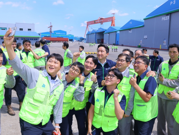 HD현대 정기선 회장이 5일 필리핀 수빅만에 위치한 HD현대필리핀조선을 방문했다. 사진=HD현대 제공