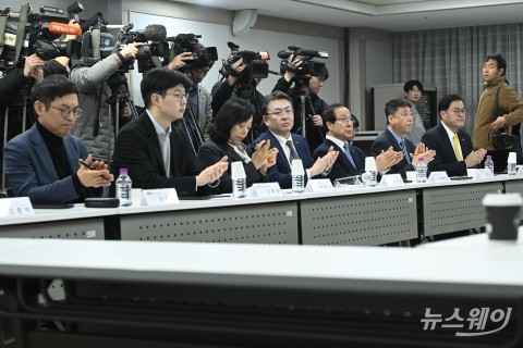 '중동 상황 중소기업 영향 점검 회의' 배석한 한지헌·김민수·백병남·오기웅·김재원