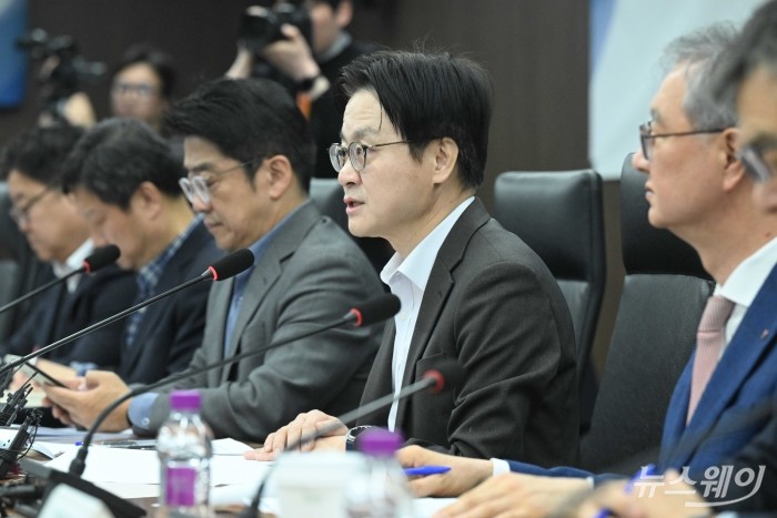 김정관 산업통상자원부 장관이 9일 오전 서울 중구 대한상공회의소에서 열린 중동상황대응본부 회의 겸 석유시장 점검회의에서 모두발언을 하고 있다. 사진=강민석 기자 kms@newsway.co.kr