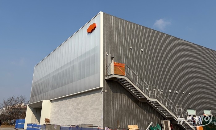 DL이앤씨와 롯데건설이 공동 시공하는 경기 부천시 '소사3구역 재개발사업'이 모델하우스 공사 현장. 조합은 '롯데캐슬'을 제외한 'e편한세상' 단일 브랜드 적용을 확정했다. 사진=박상훈 기자