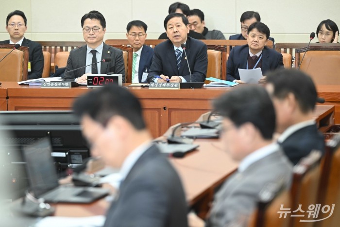 구윤철 경제부총리 겸 재정경제부 장관이 9일 오후 서울 여의도 국회 대미투자특별법 처리를 위한 특별위원회 전체회의에서 의원의 질의에 답변하고 있다. 사진=강민석 기자 kms@newsway.co.kr