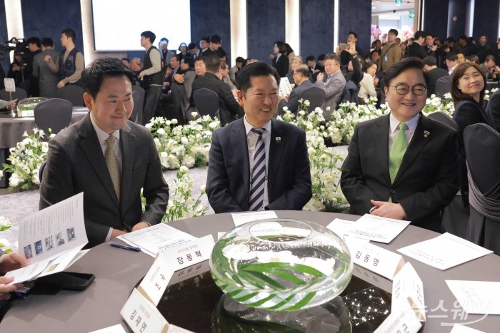 (오른쪽부터)우원식 국회의장과 정청래 더불어민주당 당대표, 장동혁 국민의힘 당대표가 10일 오전 서울 여의도 한국노총에서 열린 한국노총 창립 80주년 기념식에 참석해 자리하고 있다. 사진=강민석 기자 kms@newsway.co.kr