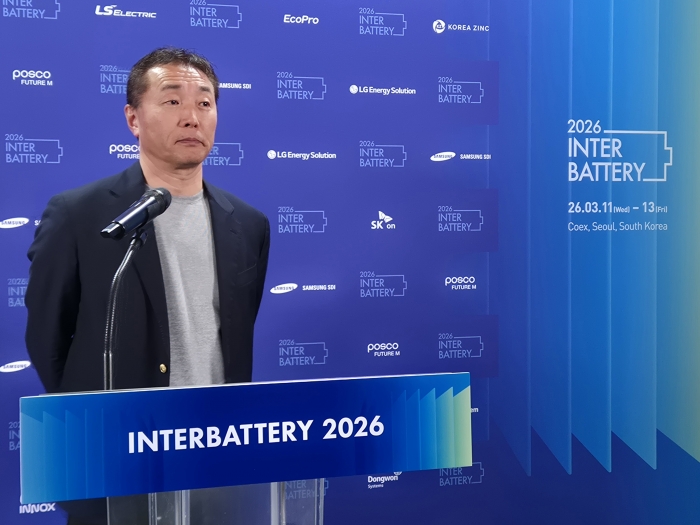 쇼이치로 와타나베 파나소닉 CTO가 11일 서울 코엑스에서 열린 '인터배터리 2026'에서 기자들의 질문에 답하고 있다. (사진=고지혜 기자)