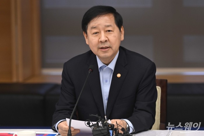 구윤철 경제부총리 겸 재정경제부 장관이 12일 오전 서울 중구 대한상공회의소에서 열린 기업혁신 지원 민관협의체 킥오프 회의에서 모두발언을 하고 있다. 사진=강민석 기자 kms@newsway.co.kr