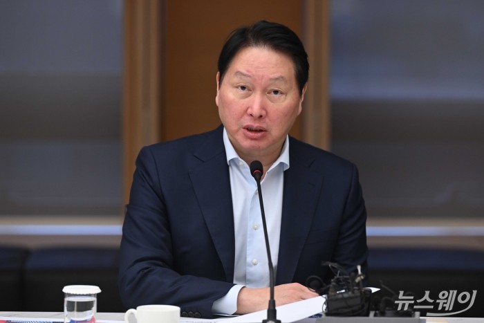 최태원 대한상공회의소 회장이 12일 오전 서울 중구 대한상공회의소에서 열린 기업혁신 지원 민관협의체 킥오프 회의에서 모두발언을 하고 있다. 사진=강민석 기자 kms@newsway.co.kr