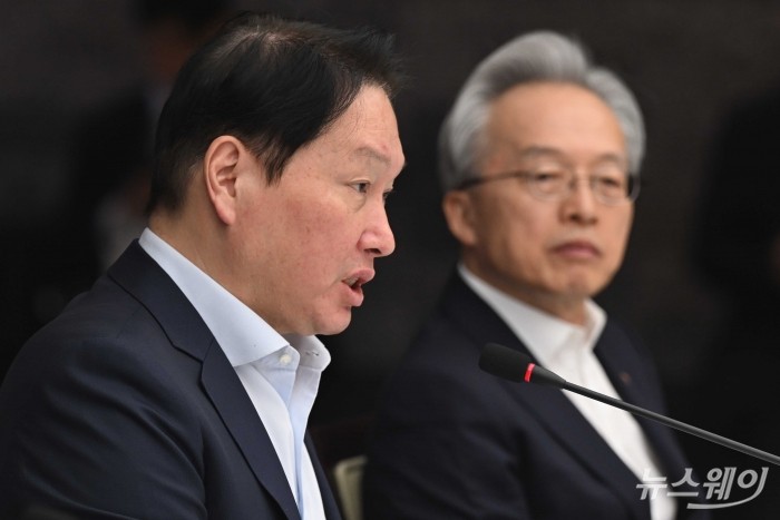 최태원 대한상공회의소 회장이 12일 오전 서울 중구 대한상공회의소에서 열린 기업혁신 지원 민관협의체 킥오프 회의에서 모두발언을 하고 있다. 사진=강민석 기자 kms@newsway.co.kr