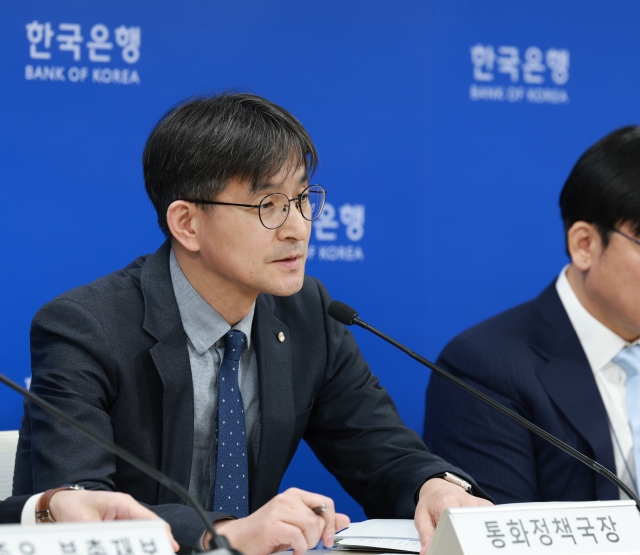한은 "민간 소비 점진적 회복 진입···가계대출·집값 '상·하방 리스크' 줄다리기"