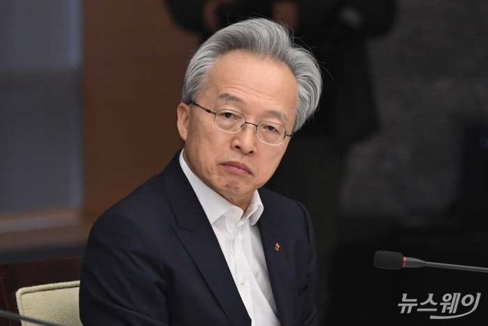 최진식 한국중견기업연합회장이 12일 오전 서울 중구 대한상공회의소에서 열린 기업혁신 지원 민관협의체 킥오프 회의에 참석해 자리하고 있다. 사진=강민석 기자 kms@newsway.co.kr