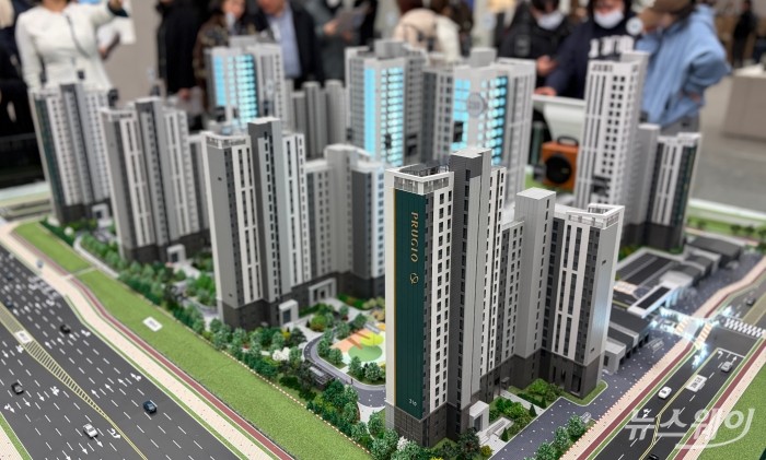 대우건설 공공지원 민간임대 '운서역 푸르지오 더 스카이 2차' 모형도. 사진=박상훈 기자