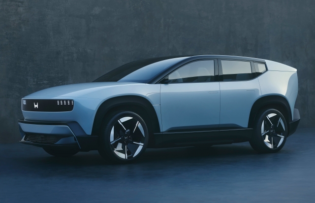 아직은 하이브리드?···전기차 캐즘 속 완성차 전략 수정