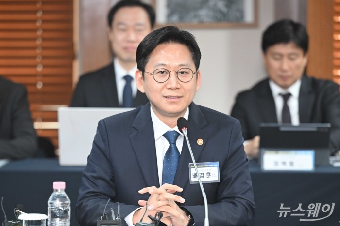 배경훈 부총리 겸 과학기술정보통신부 장관이 17일 오후 서울 중구 한국프레스센터에서 열린 '국민성장펀드 K-엔비디아 육성 프로젝트 추진을 위한 민관 합동 간담회'에서 인사말을 하고 있다. 사진=강민석 기자 kms@newsway.co.kr