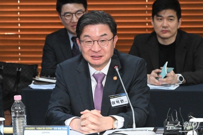 이억원 금융위원장이 17일 오후 서울 중구 한국프레스센터에서 열린 '국민성장펀드 K-엔비디아 육성 프로젝트 추진을 위한 민관 합동 간담회'에서 인사말을 하고 있다. 사진=강민석 기자 kms@newsway.co.kr