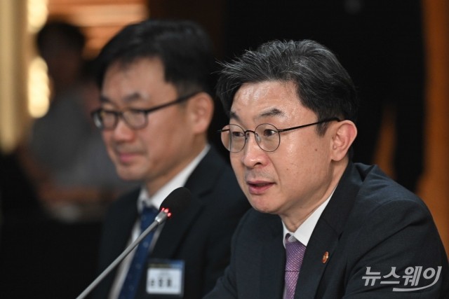 이억원 위원장 "AI·반도체에 올해 10조 공급···2차 프로젝트 조속히 추진"