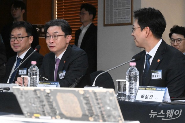 이억원 금융위원장 "AI 반도체 올해 10조 투입"