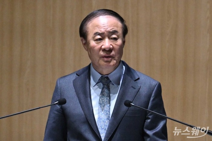 의장을 맡은 전영현 삼성전자 대표이사 부회장 겸 DS부문장이 18일 오전 경기 수원시 수원컨벤션센터에서 열린 제57기 정기 주주총회에서 인사말을 하고 있다. 사진=강민석 기자 kms@newsway.co.kr